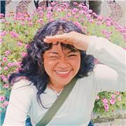 Soy una profesora comprometida, empática y paciente, con experiencia dictando clases particulares de inglés, literatura, ciencias sociales, historia y artes para niños con metodologías variadas y flexibles